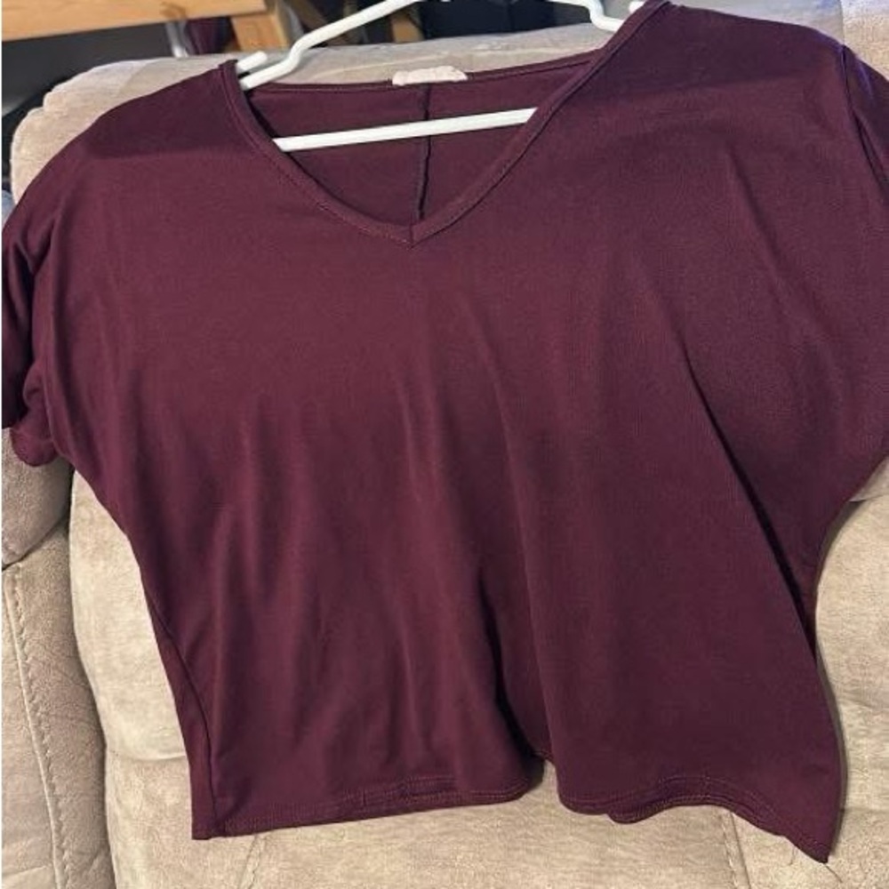 Cropped Women's V-Neck Burgundy Top